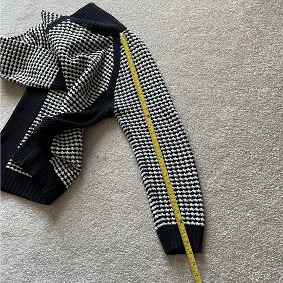 Liz Claiborne Black/White long sleeve cotton/acrylic sweater. Size Large. - Picture 10 of 12